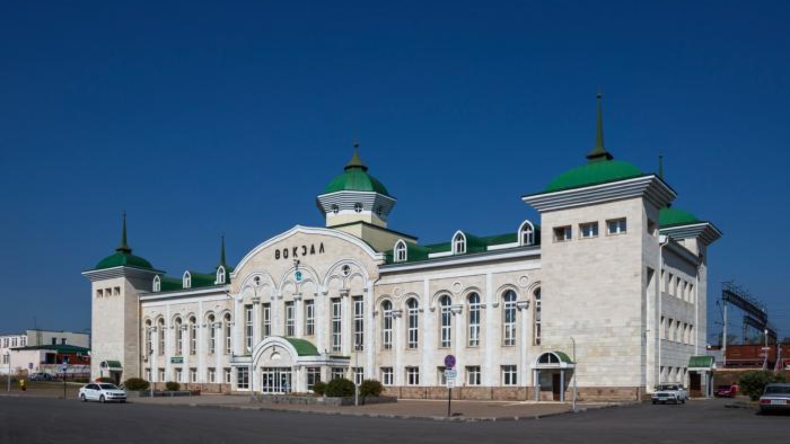 Татарстан агрызский. Татарстан станция Агрыз. Вокзал города Агрыз. Агрыз Железнодорожный вокзал. Агрыз вокзал Татарстан.